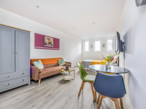 Stylish Studio Apartment Pass The Keys